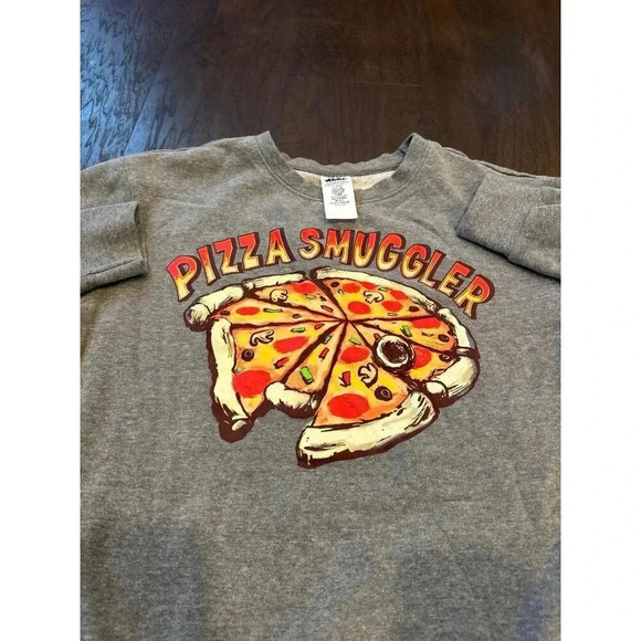 Star Wars Pizza Smuggler Millennium Falcon Disney Crewneck Sweater Medium #34 - Picture 2 of 3
